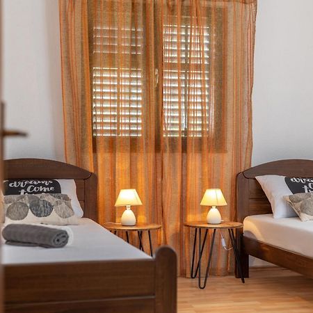 Apartment Batela Trogir Bagian luar foto