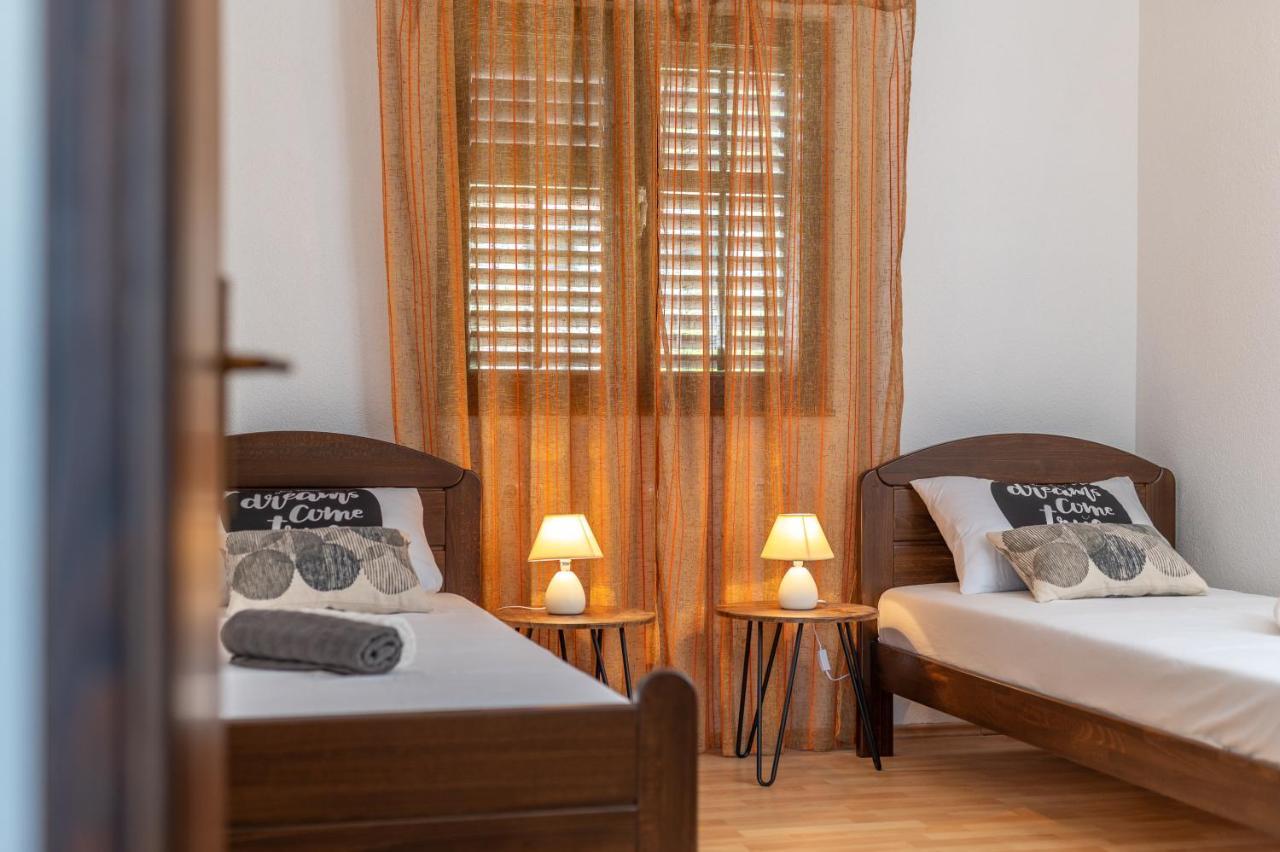 Apartment Batela Trogir Bagian luar foto